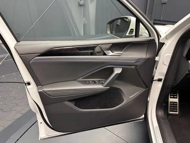 Volkswagen Tiguan view 13