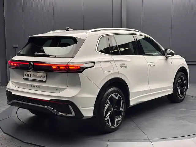 Volkswagen Tiguan view 5