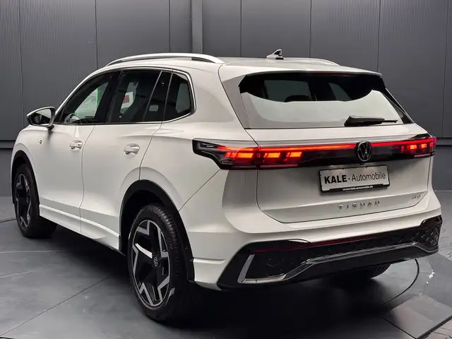 Volkswagen Tiguan view 3