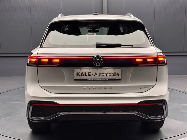 Volkswagen Tiguan view 4