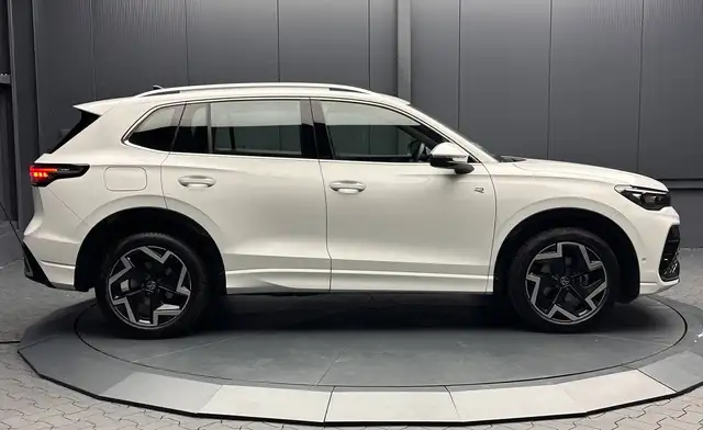 Volkswagen Tiguan view 6