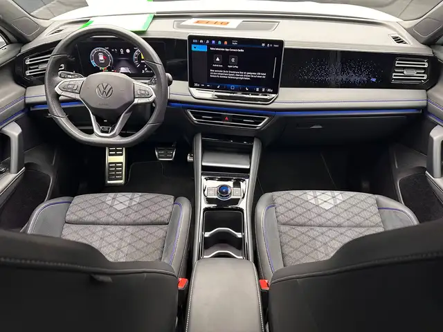Volkswagen Tiguan view 12