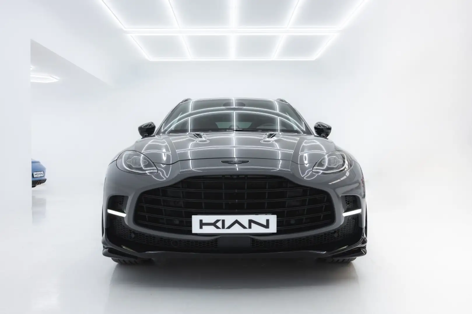 Aston Martin DBX 707 Gris - 2