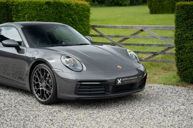 Porsche 992 view 11