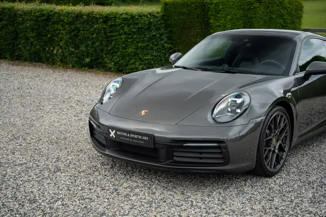 Porsche 992 view 9