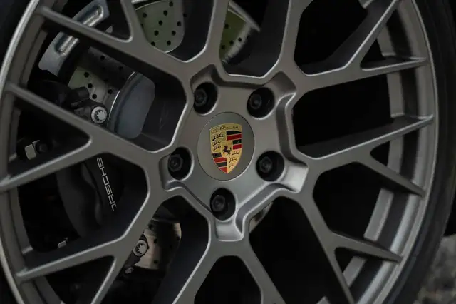 Porsche 992 view 14