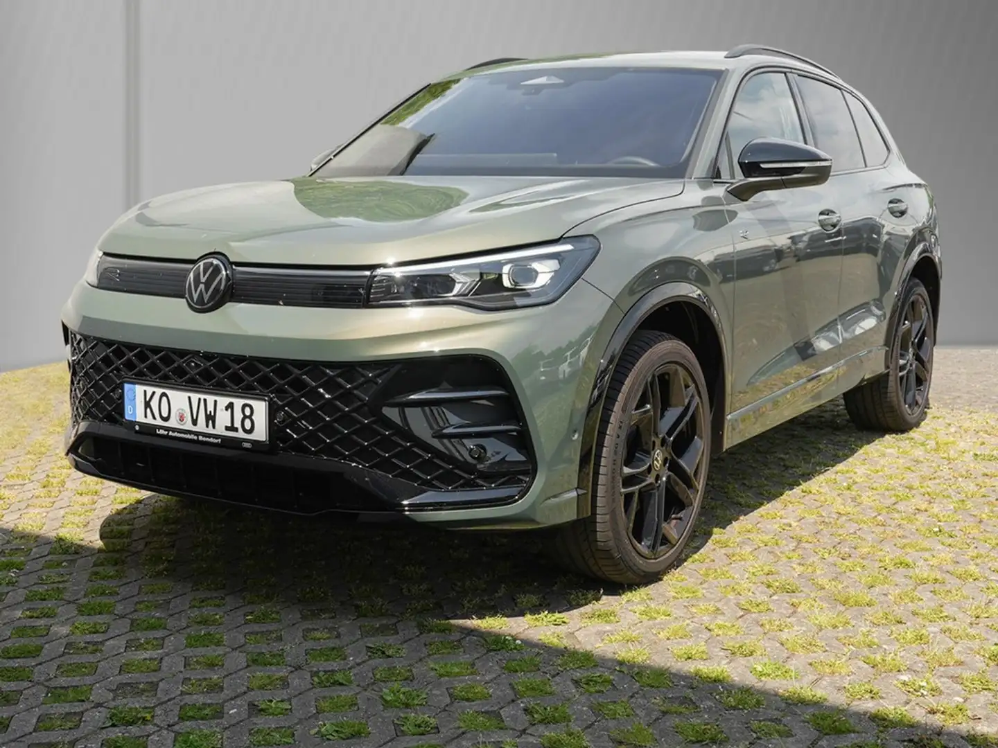 Volkswagen Tiguan 2.0 TDI DSG 4Motion R-Line *Black-Style*AHK*Sta... Vert - 2