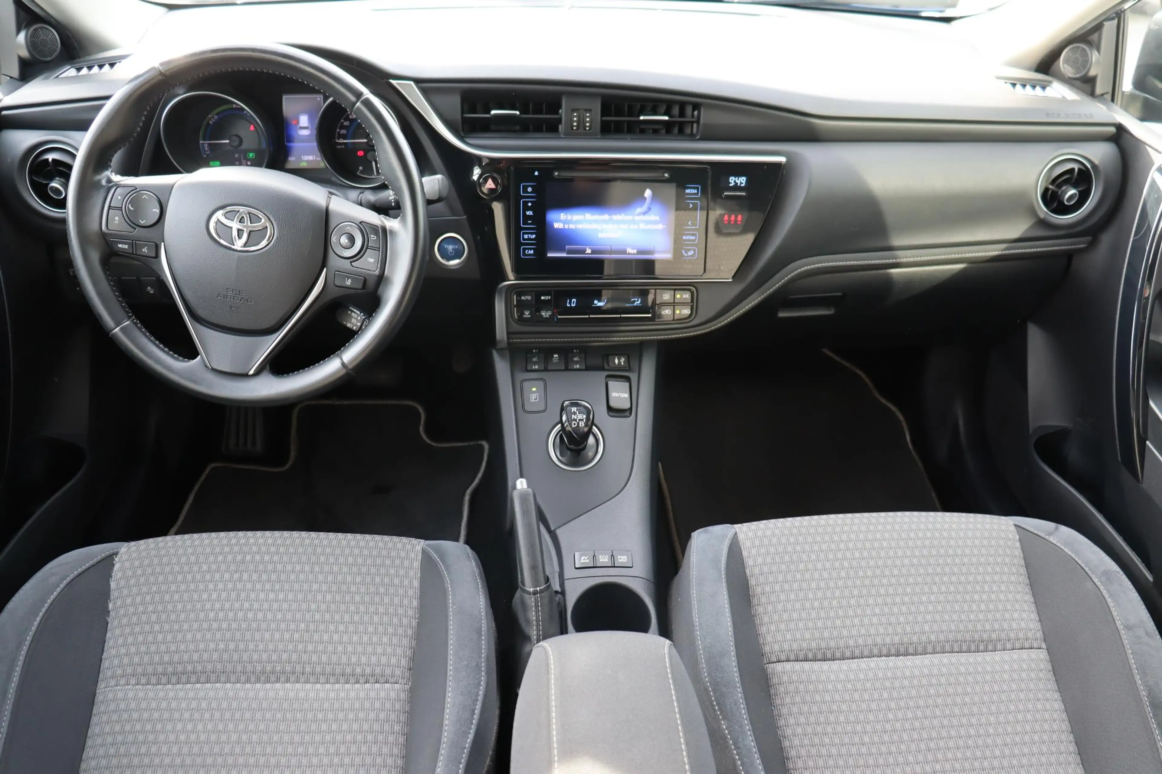 Toyota Auris Touring Sports 1.8 Hybrid Dynamic Ultimate, Trekha — photo 3