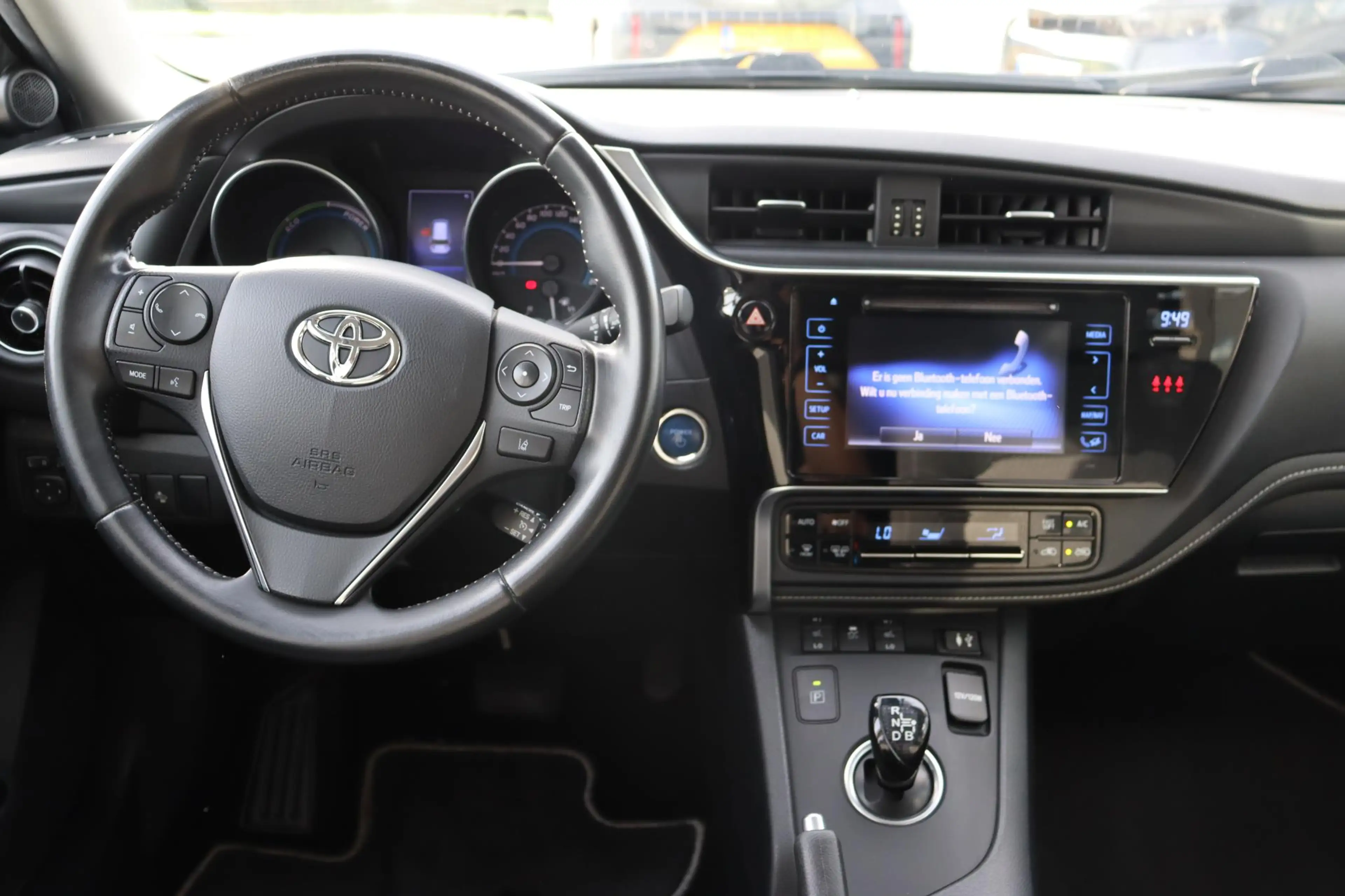 Toyota Auris Touring Sports 1.8 Hybrid Dynamic Ultimate, Trekha — photo 4