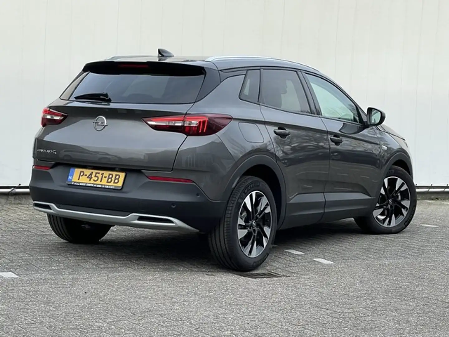 Opel Grandland X 1.2 Turbo Elegance Automaat met Navi/Camera, Winte Grijs - 2