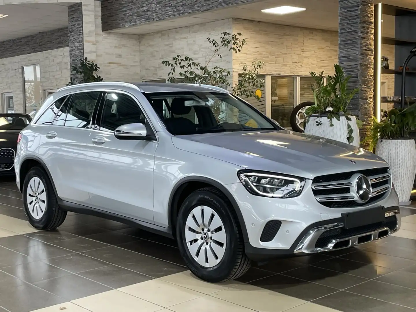 Mercedes-Benz GLC 220 4Matic*Navi*LED*Tempomat*SHZ*SoundSystem Silber - 1