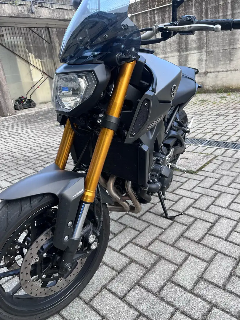 Yamaha MT-09 Šedá - 1