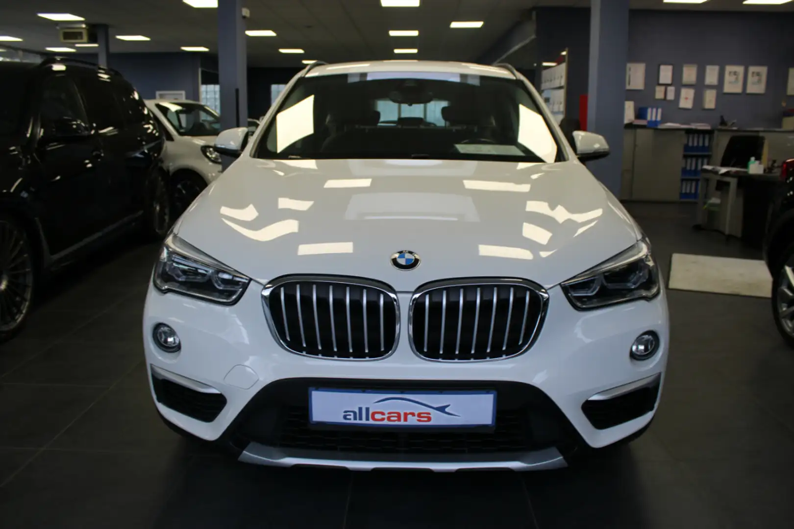 BMW X1 sDrive 18i xLine Blanc - 2