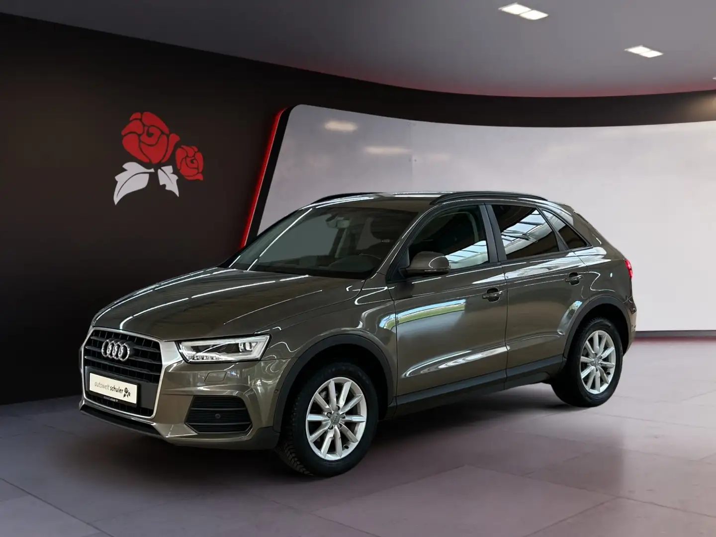 Audi Q3 1.4 TFSI S-tronic LED AHK Navi Sitzheizung Bruin - 2