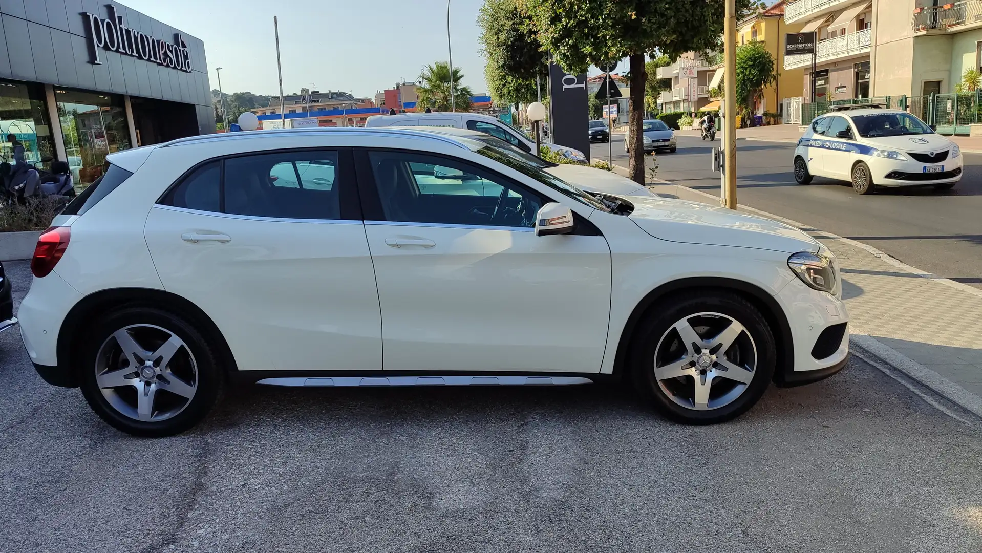 Mercedes-Benz GLA 220 d Automatic 4Matic Premium AMG NAVI"CAMERA"PELLE" Bianco - 2