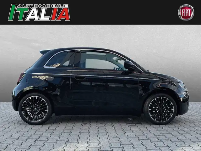 Fiat 500E view 6