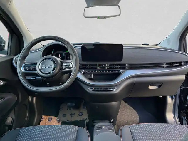 Fiat 500E view 4