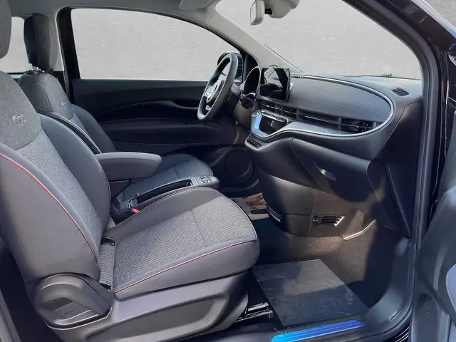 Fiat 500E view 3