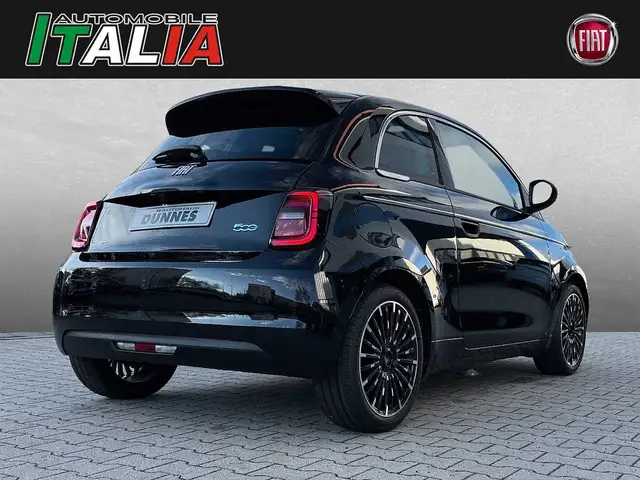 Fiat 500E view 2