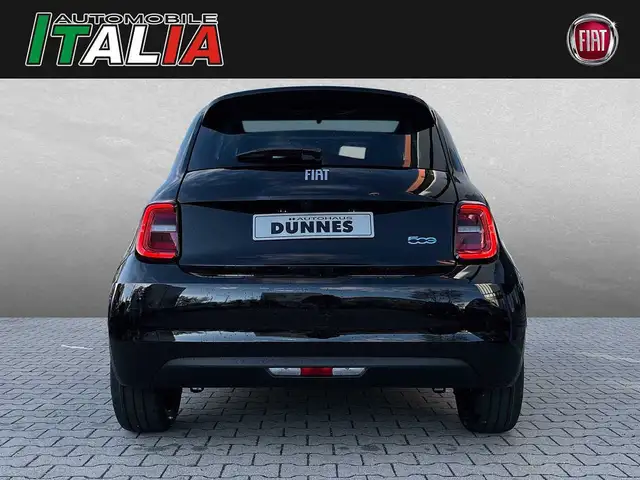 Fiat 500E view 7