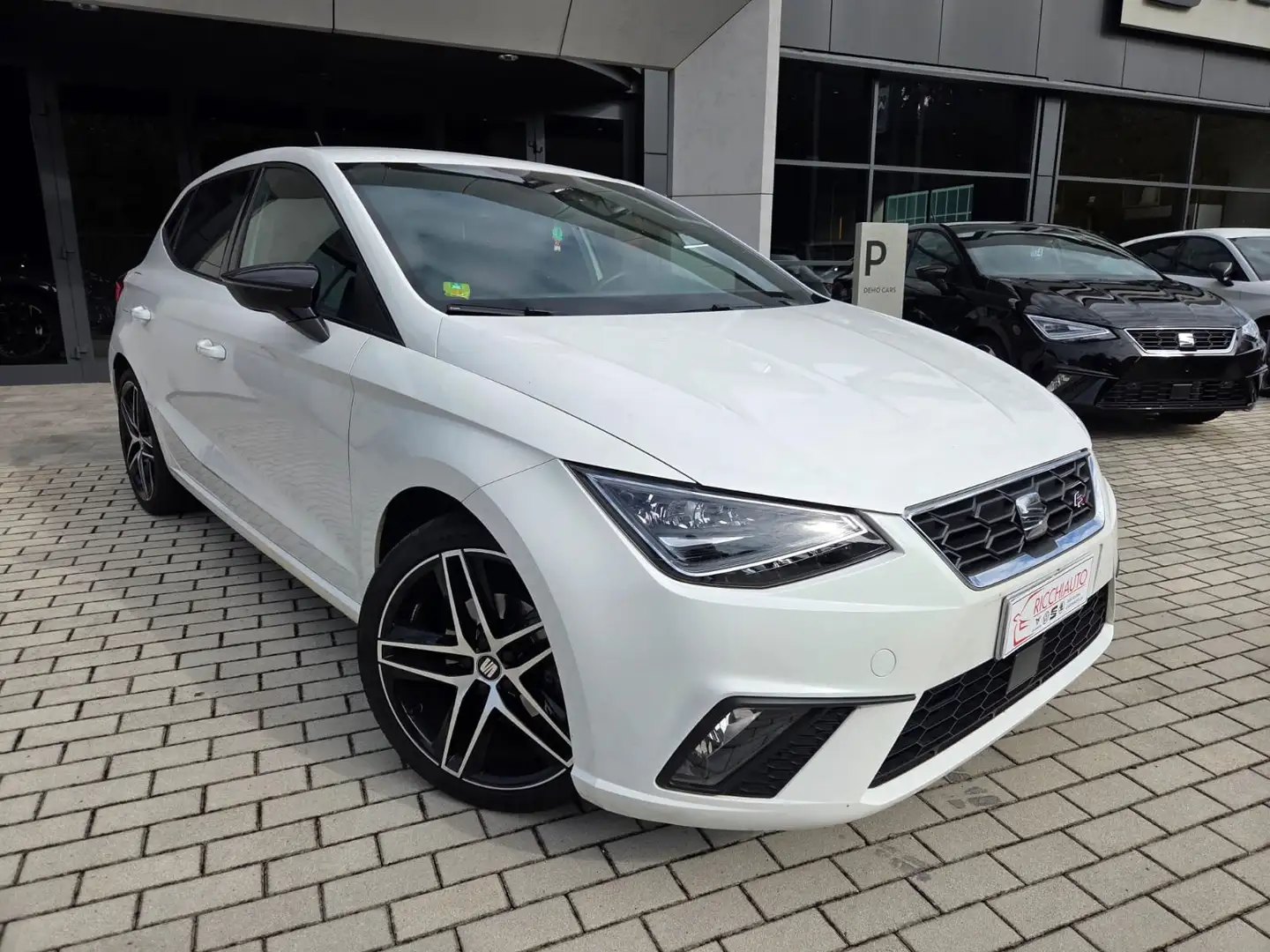 SEAT Ibiza 1.0 ecotsi FR 110cv IVA ESPOSTA Blanc - 1
