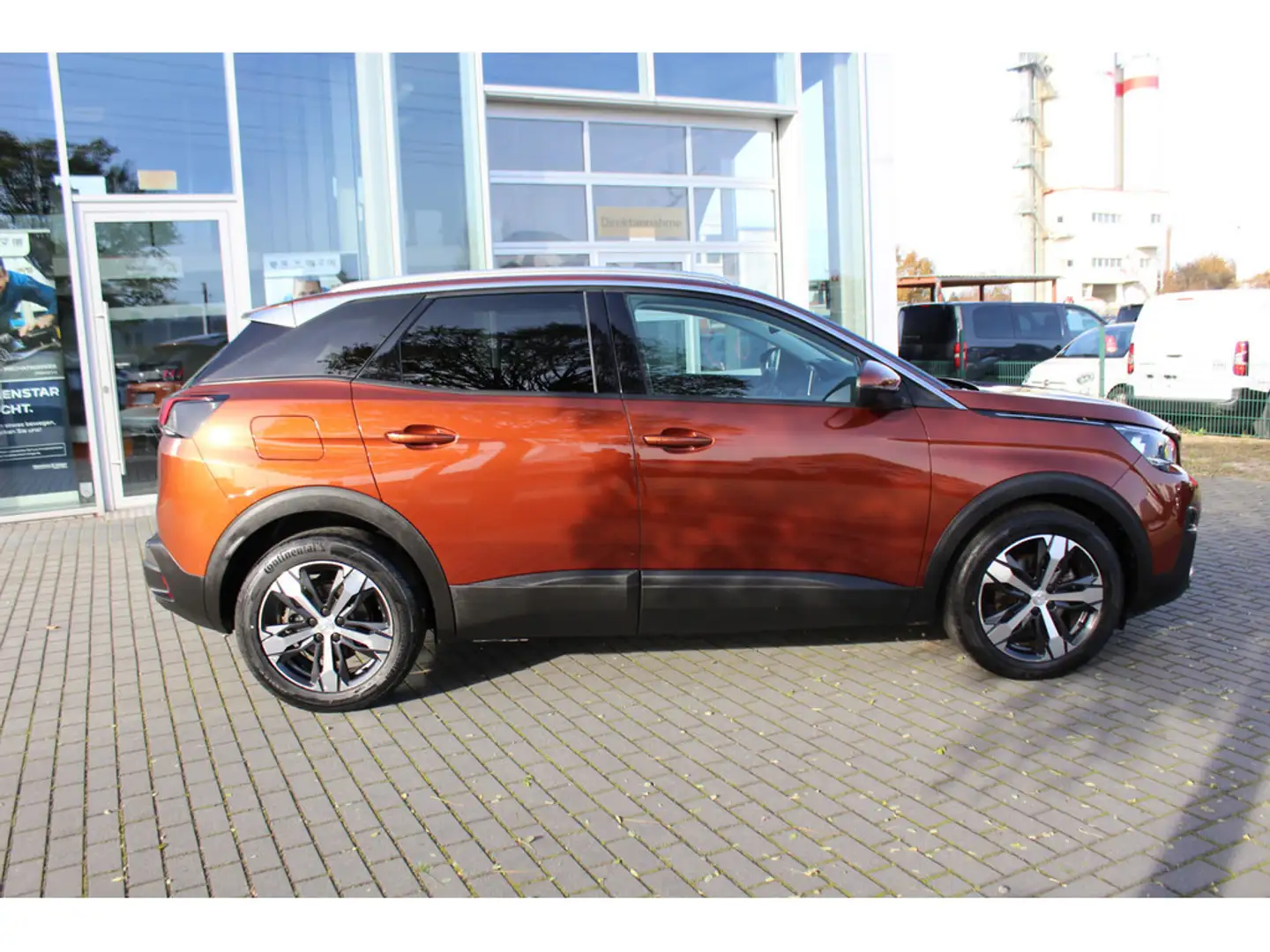 Peugeot 3008 Allure 180 EAT8 Braun - 2