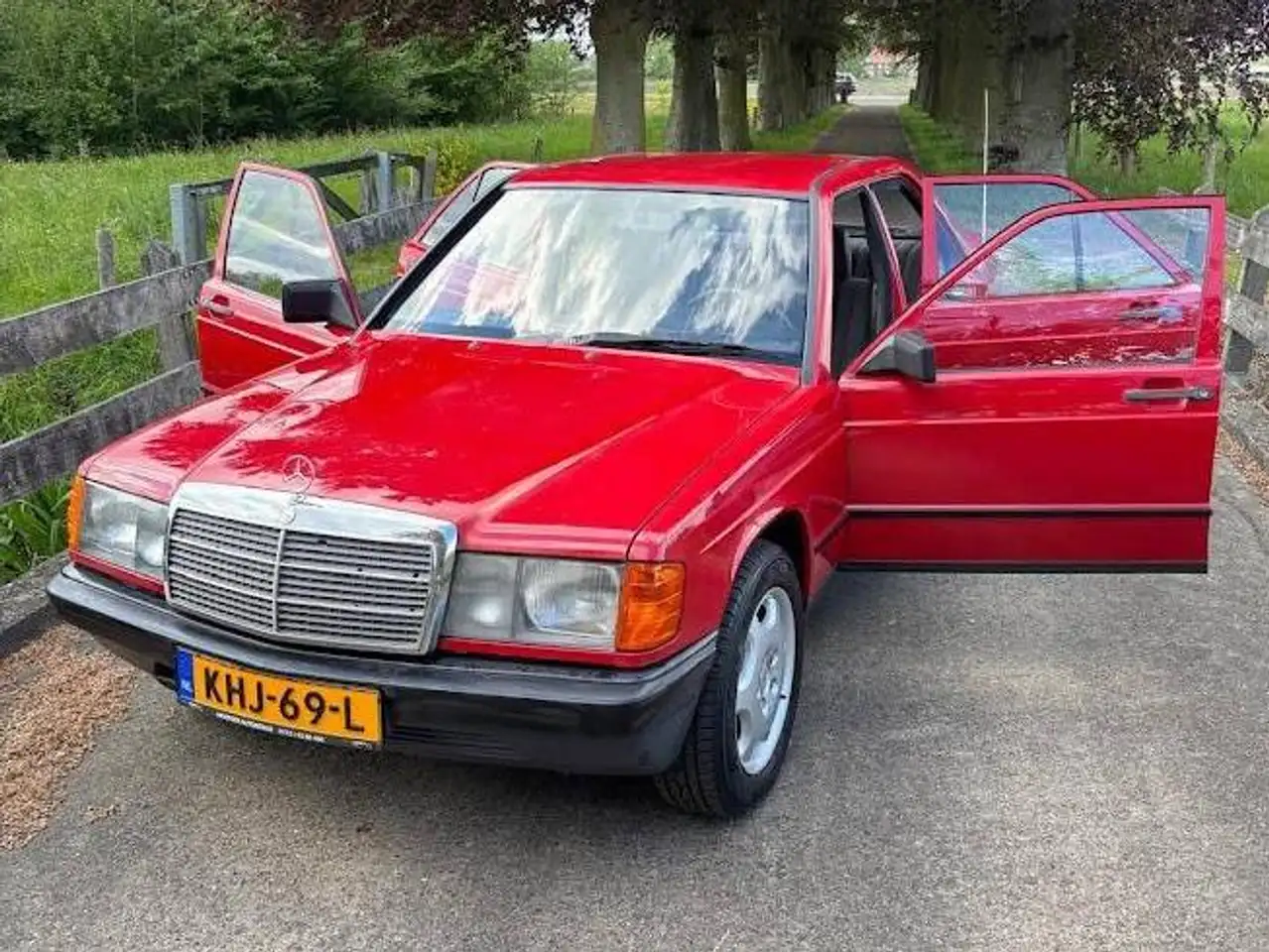 Mercedes-Benz 190 E 2.0 122PK, foto 4