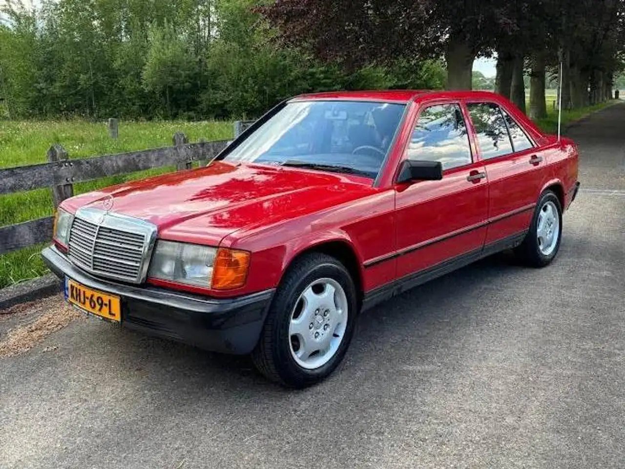 Mercedes-Benz 190 E 2.0 122PK, foto 2