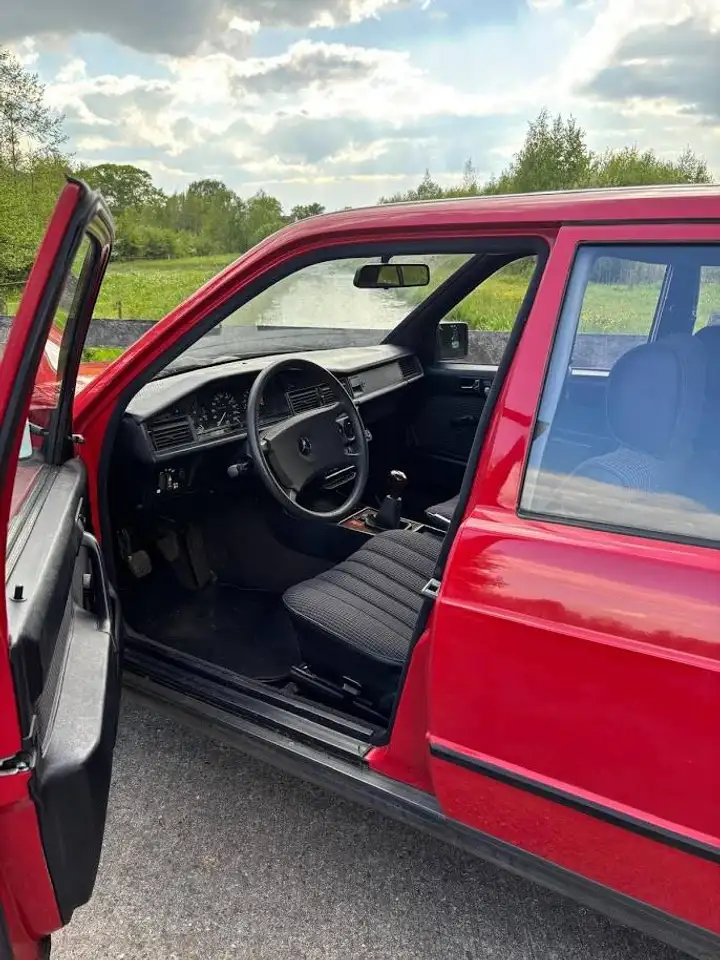 Mercedes-Benz 190 E 2.0 122PK, foto 11