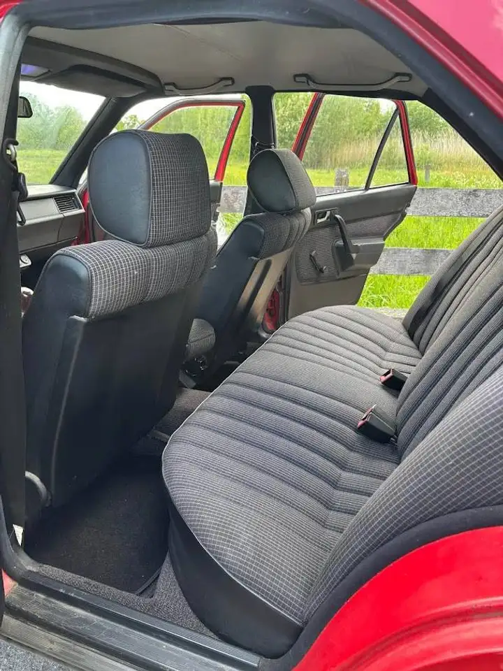 Mercedes-Benz 190 E 2.0 122PK, foto 10