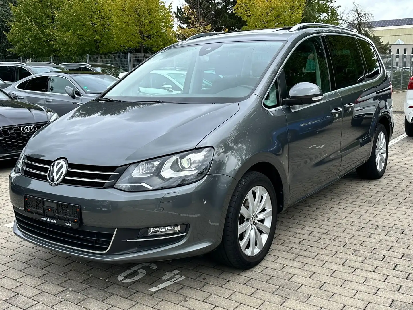 Volkswagen Sharan Highline 1.4 TSI*DSG*7-SitzÜAHK*E-Tür*PAN Grau - 2