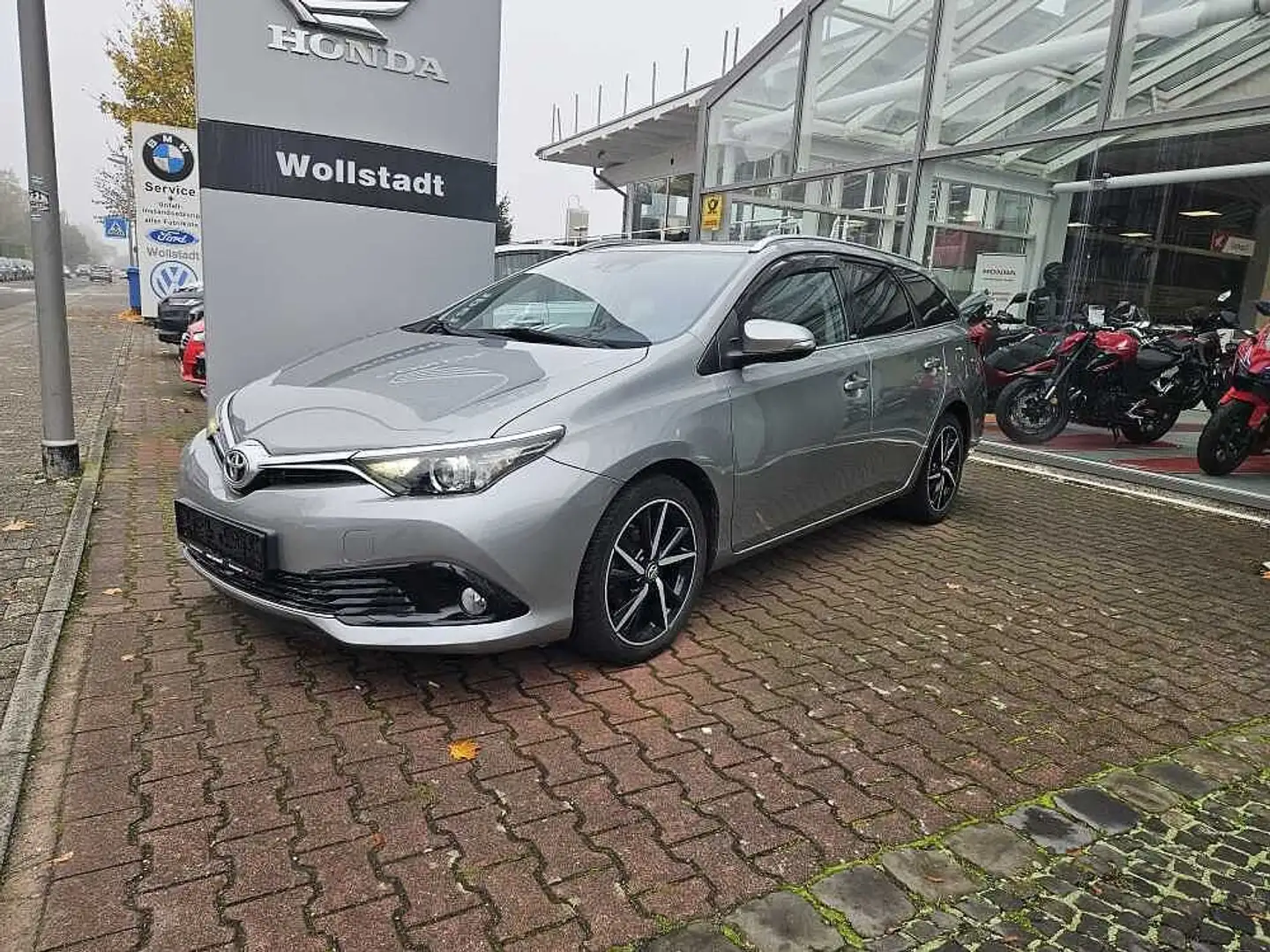 Toyota Auris Touring Sports 1.2 Turbo Multidrive S Edition S+ Silber - 1