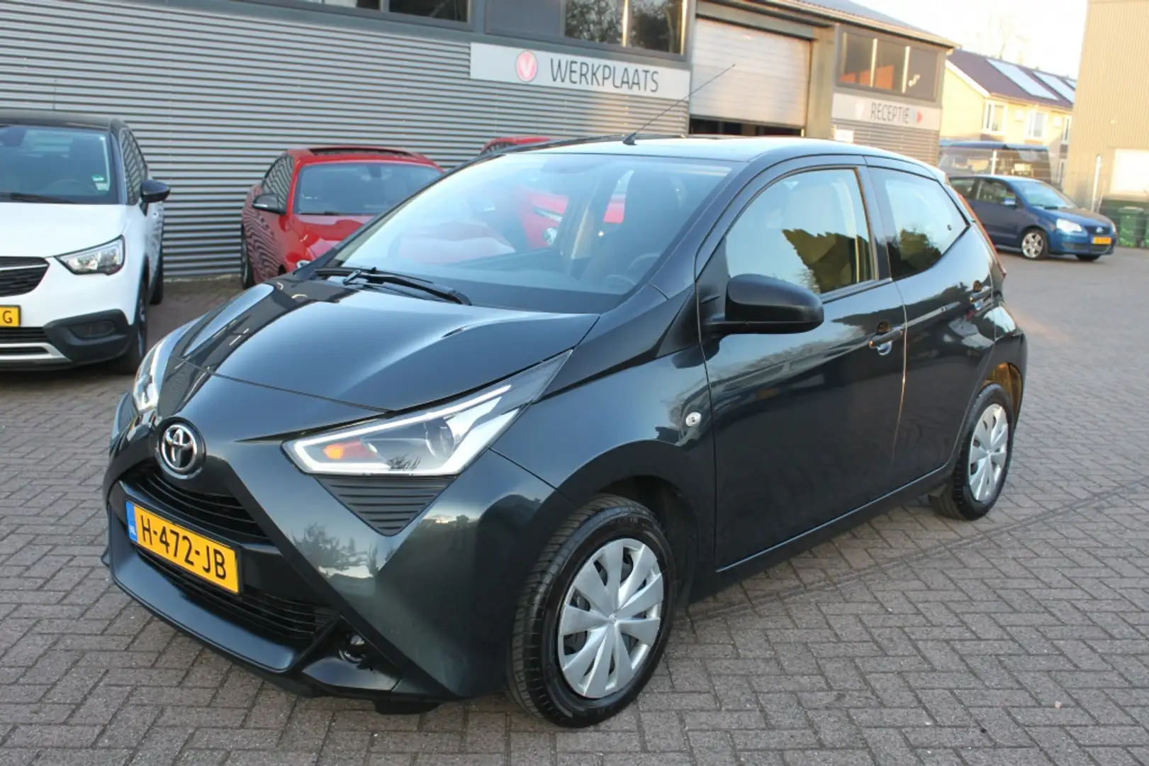 Toyota Aygo 1.0 VVT-i x-fun airco Grijs - 1