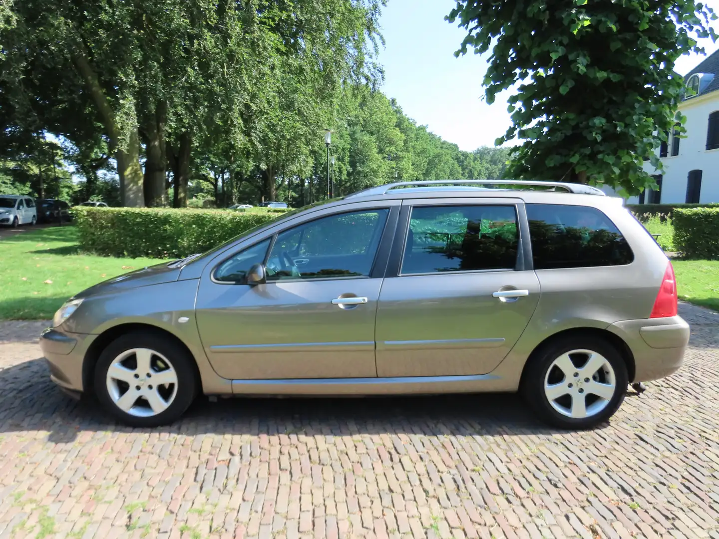 Peugeot 307 SW 2.0 16V Pack 7 Persoons Automaat Ecc Cruisecont Grau - 2