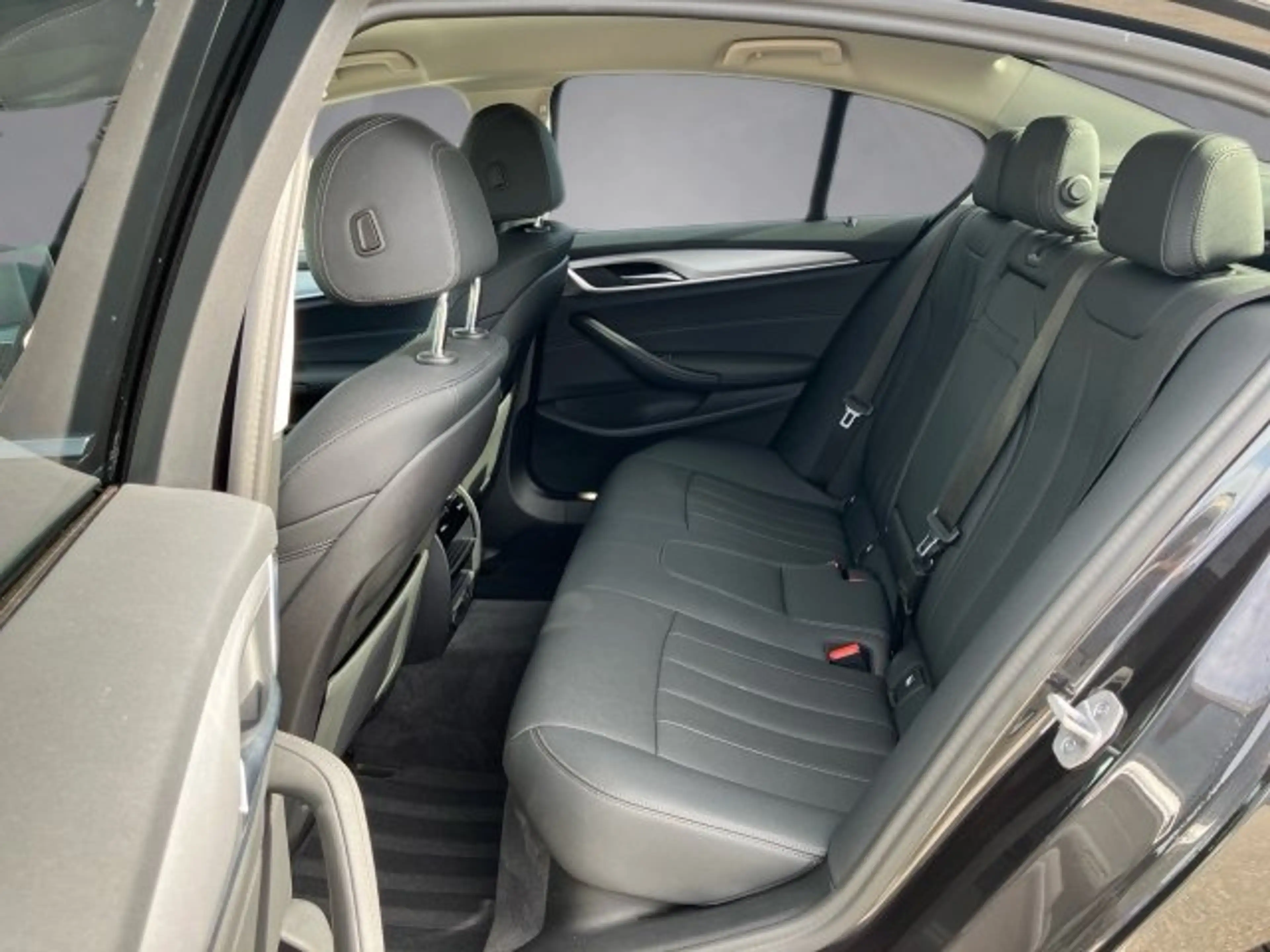 BMW 530 e xDrive Limousine G30 XB1 — photo 12