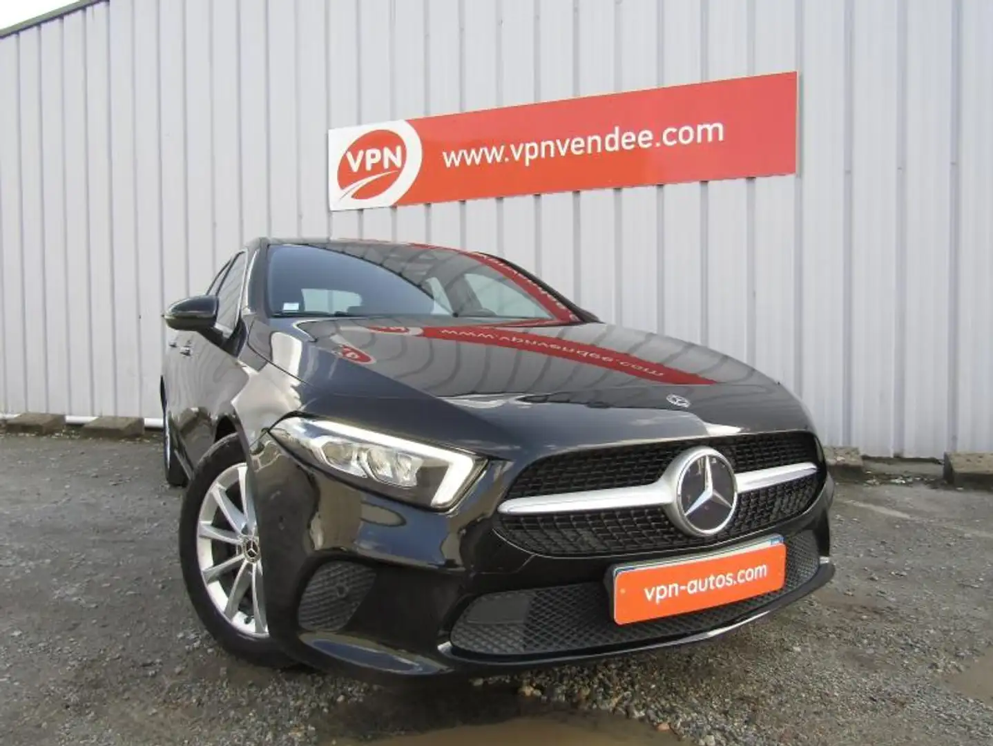 Mercedes-Benz A 180 180 136ch Progressive Line 7G-DCT Schwarz - 2