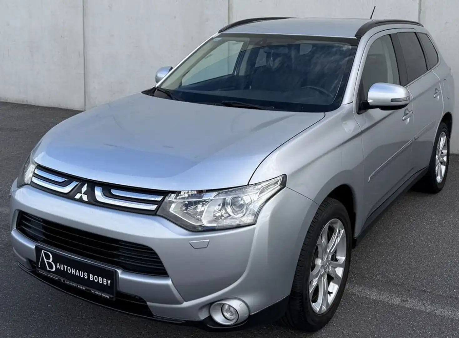 Mitsubishi Outlander Outlander Intense Connect 4WD 7.Sitzer Grau - 2