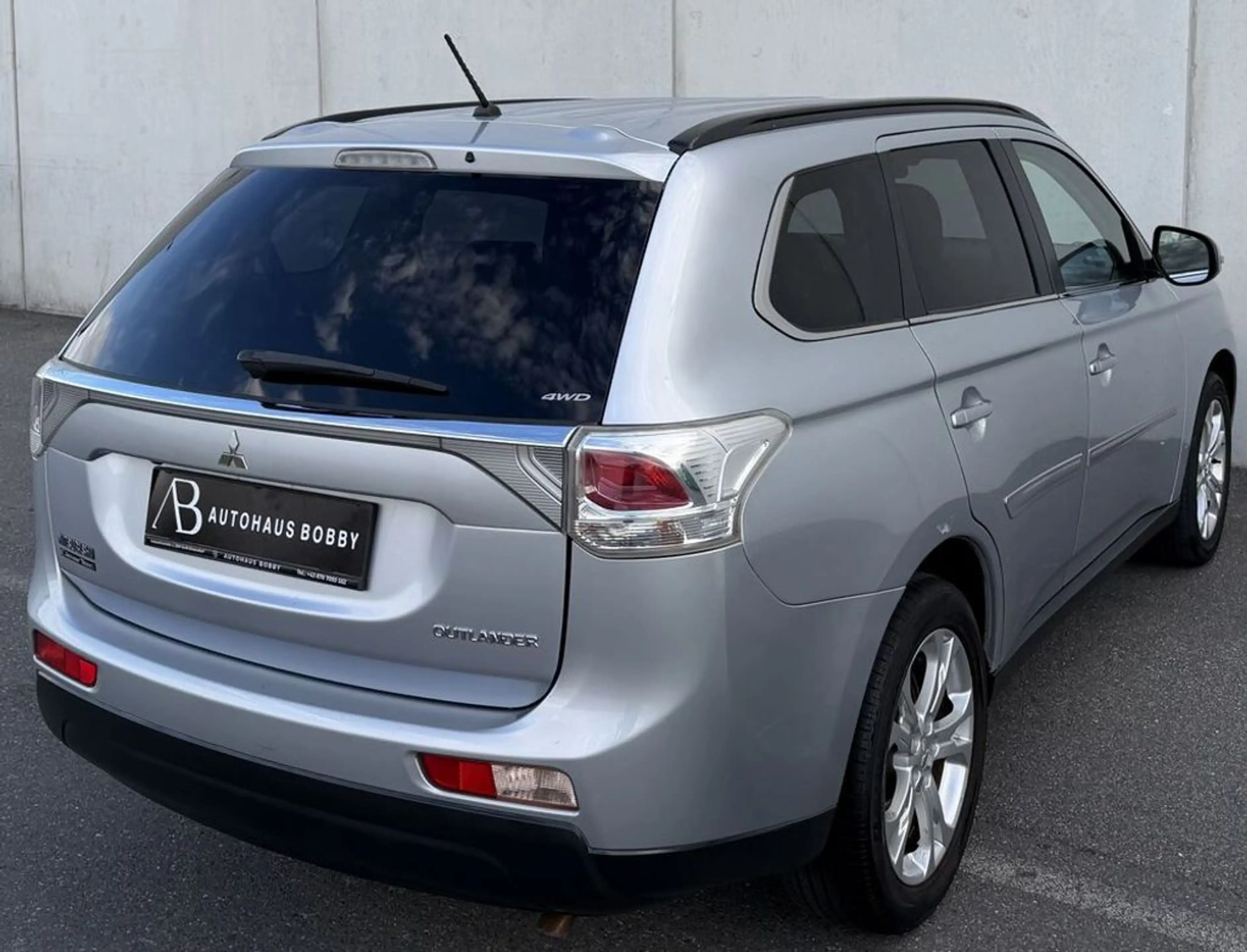 Mitsubishi Outlander Outlander Intense   Connect 4WD 7.Sitzer — photo 13