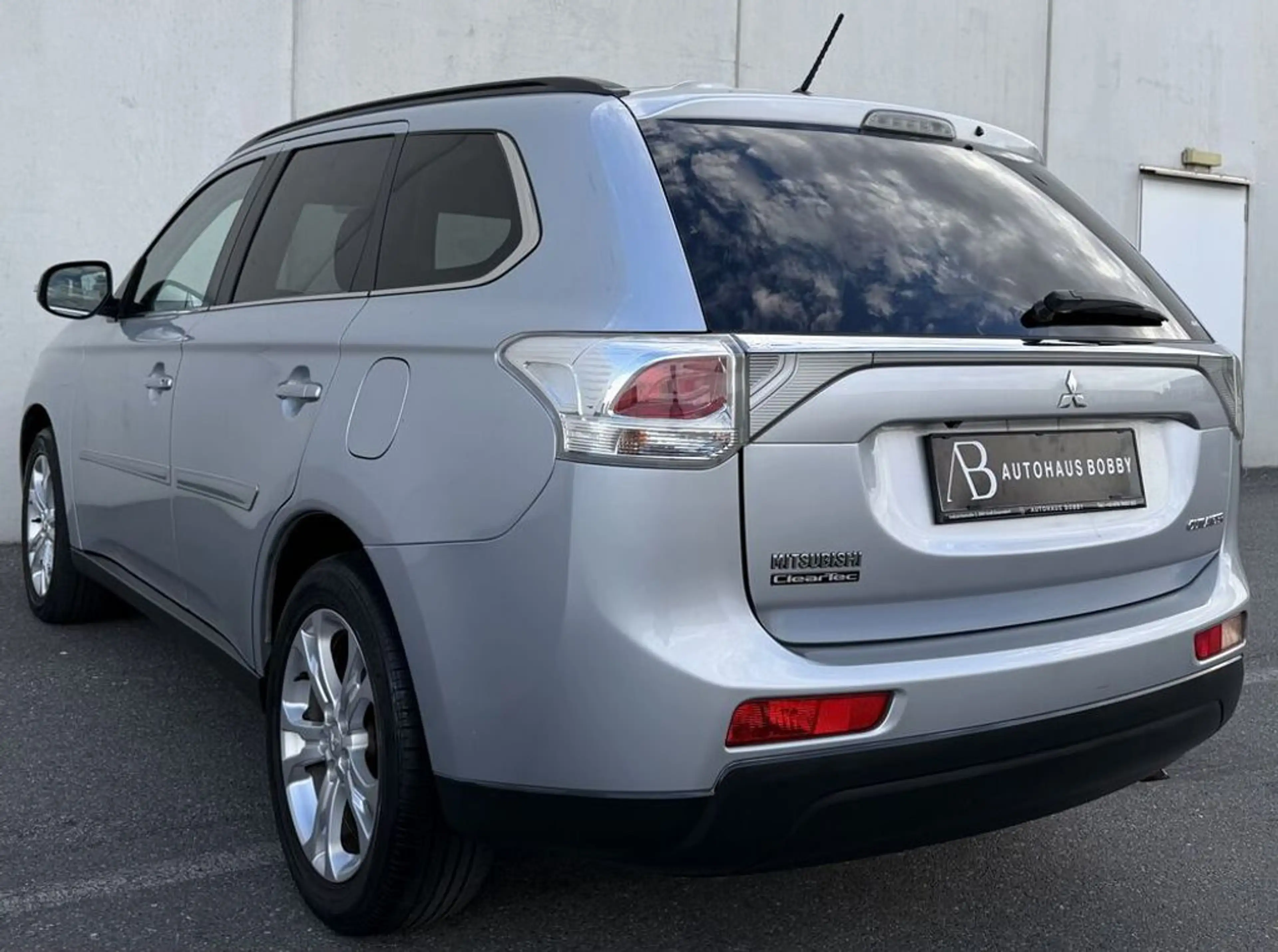 Mitsubishi Outlander Outlander Intense   Connect 4WD 7.Sitzer — photo 8
