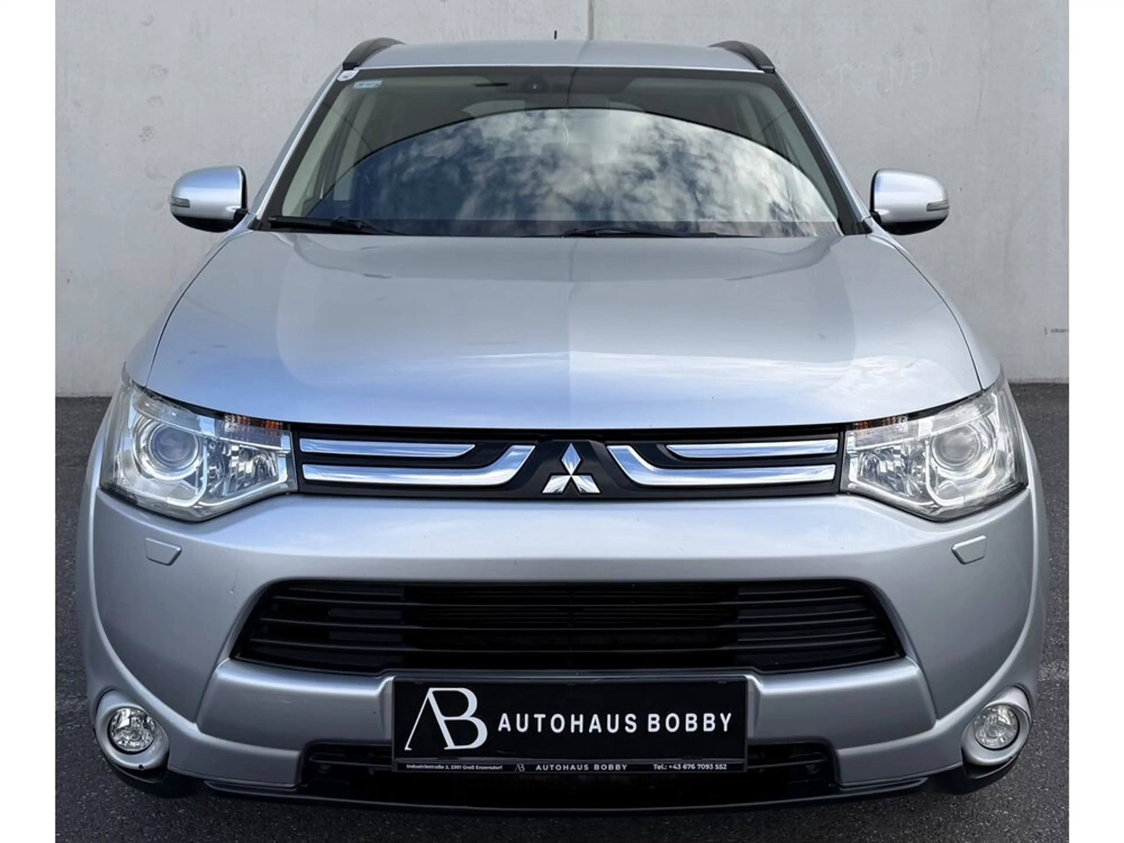 Mitsubishi Outlander Outlander Intense   Connect 4WD 7.Sitzer — photo 3