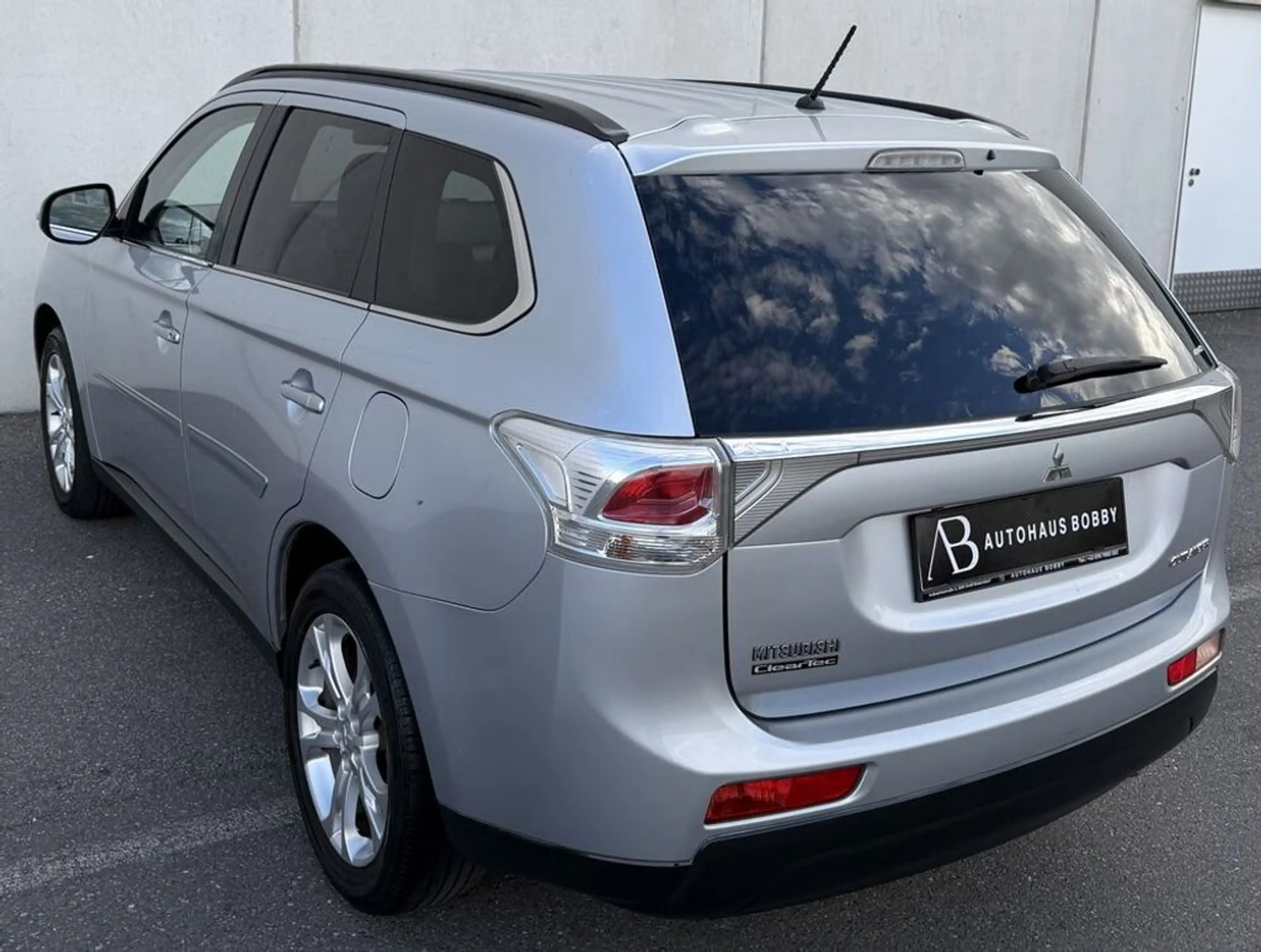 Mitsubishi Outlander Outlander Intense   Connect 4WD 7.Sitzer — photo 9