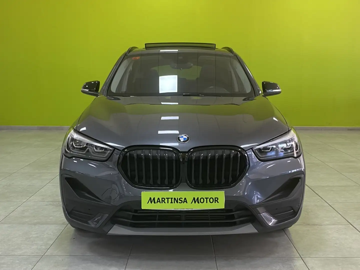 BMW X1 sDrive 18i Gris - 2