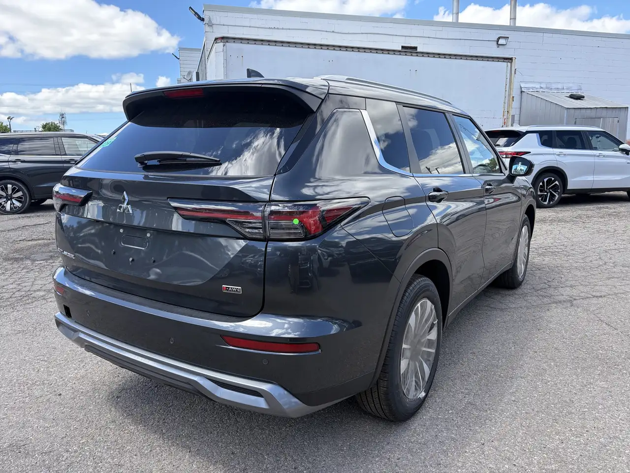 Mitsubishi Outlander photo Mitsubishi Outlander