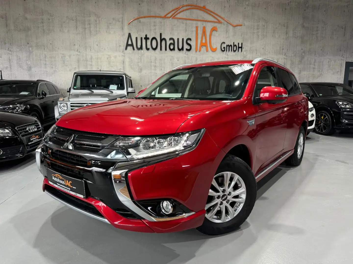 Mitsubishi Outlander PHEV Plus 4WD/LRH/SHZ/NAVI/LED/AHK Rot - 1