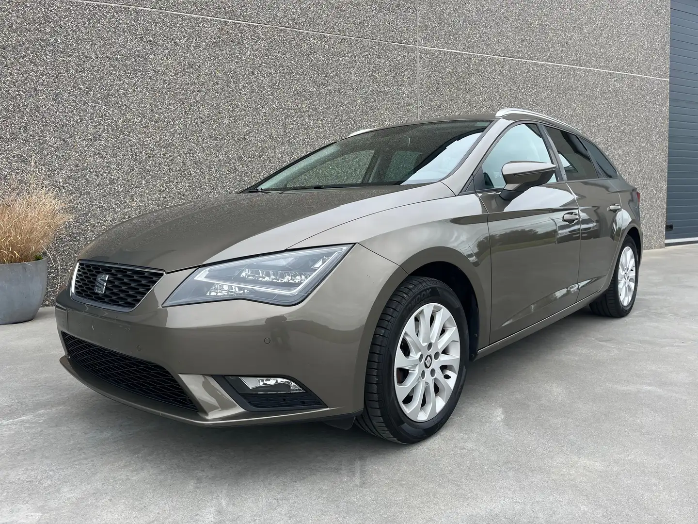SEAT Leon Leon ST 1.6 CR TDi Style - distri. faite -garantie Bruin - 1