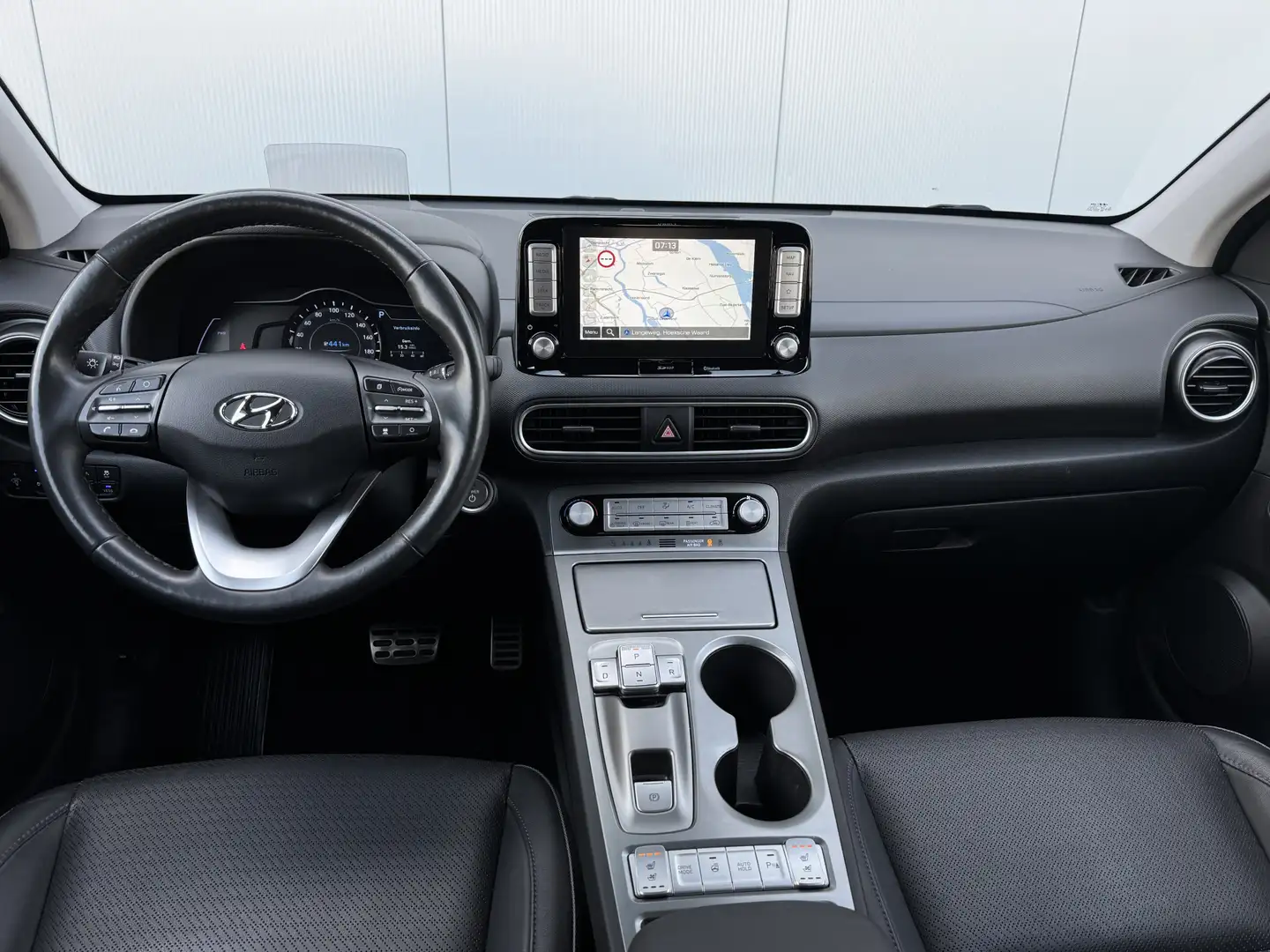 Hyundai KONA EV Premium 64 kWh Camera/Leer/Climate. Gris - 2