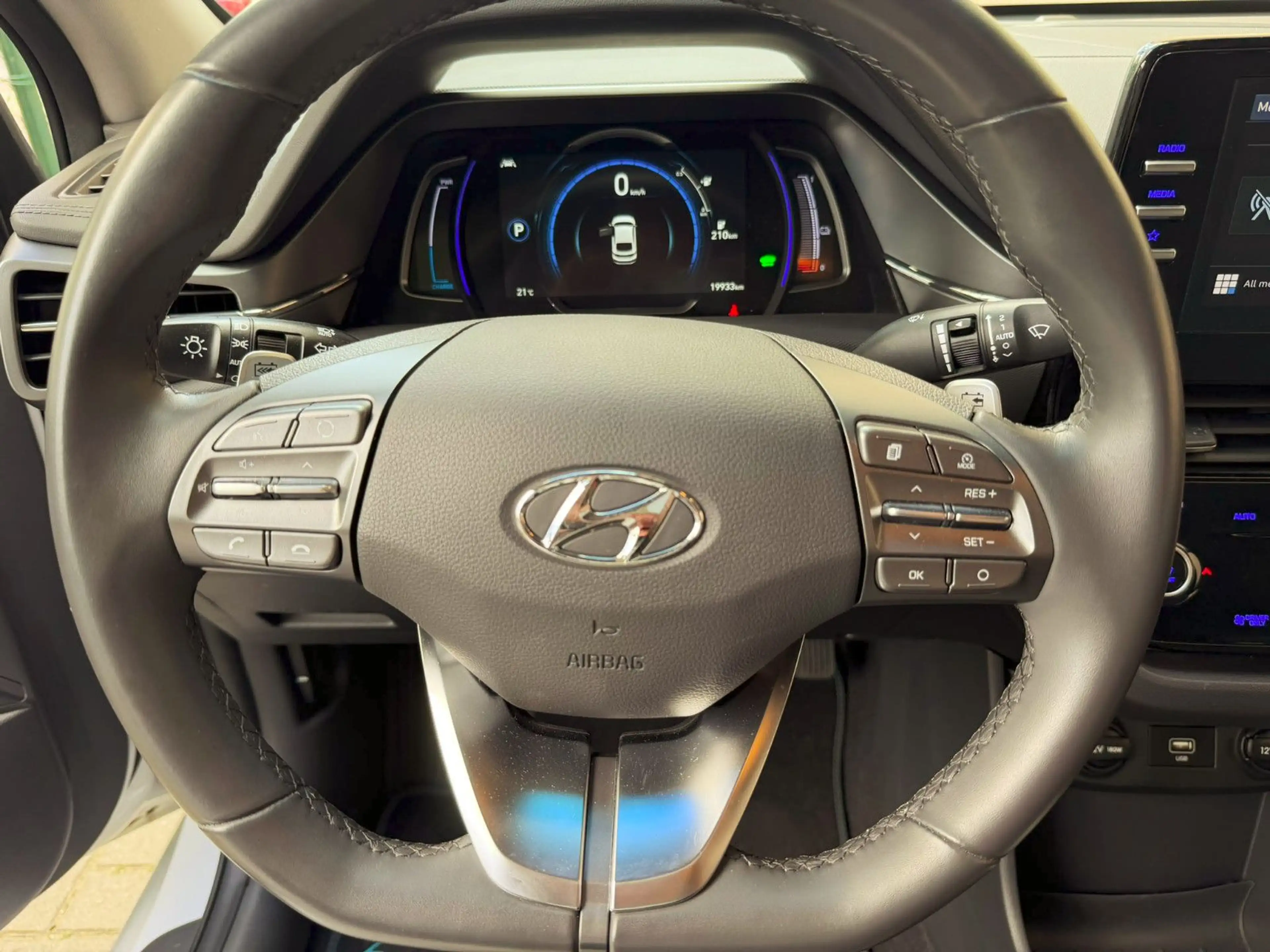 Hyundai IONIQ Trend Elektro aus 2. Besitz erst 19Tkm!!! — photo 16