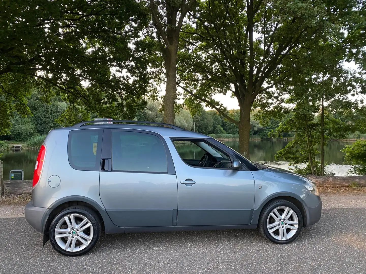 Skoda Roomster 1.2 TSI Ambition Grijs - 2