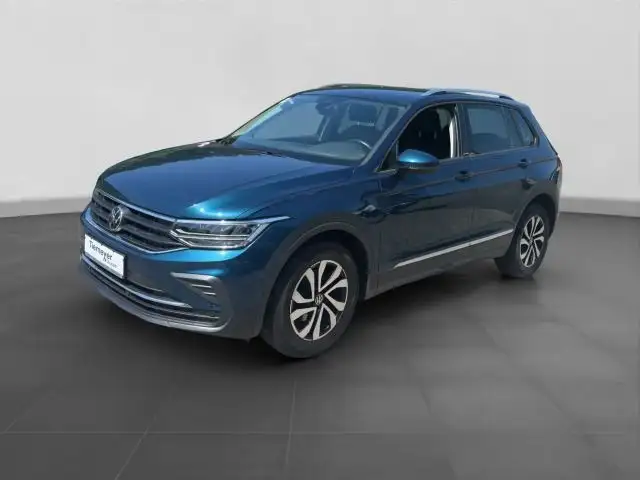 Volkswagen Tiguan view 2