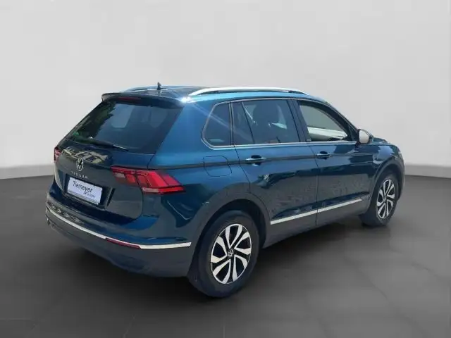Volkswagen Tiguan view 3